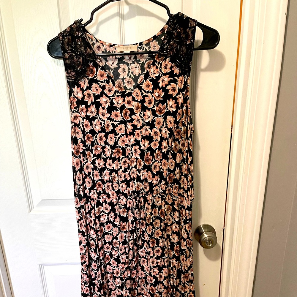 Barely worn loft dress floral size L